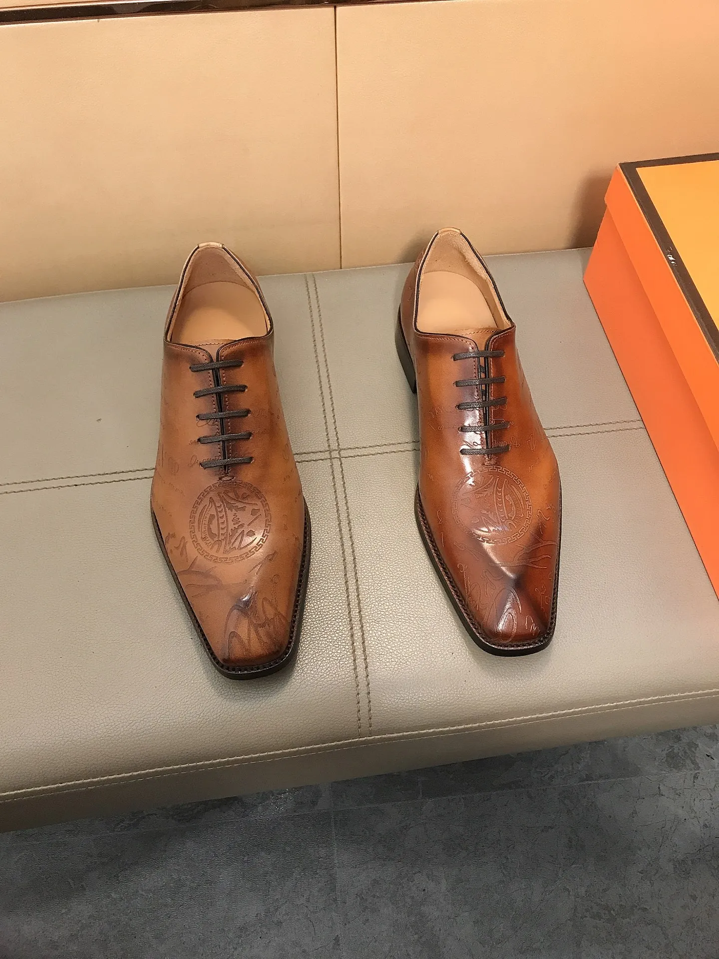 Factory price 560 💎💎👉👉[LV Louis Vuitton] The latest men's casual business leather shoes 🇨🇳, new model opening 💯 Made of cowhide imported from Italy, luxurious leather lining, wear-resistant outsole, soft and comfortable 🌴 High-end atmosphere, the first choice for high-class men 🍍38-44